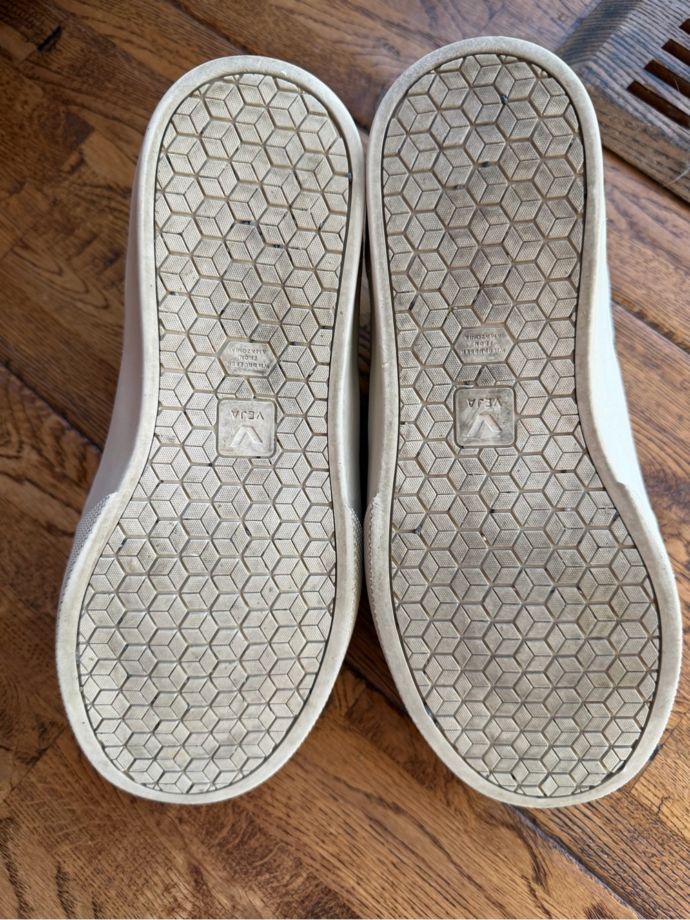 Veja Recife Sneaker in Extra White & Black - Picture 8 of 13